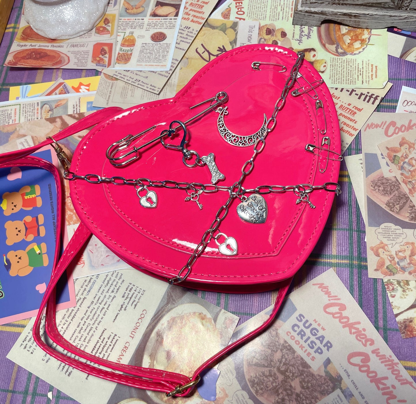 Red Love Dark Black Millennium Wind Messenger Bag