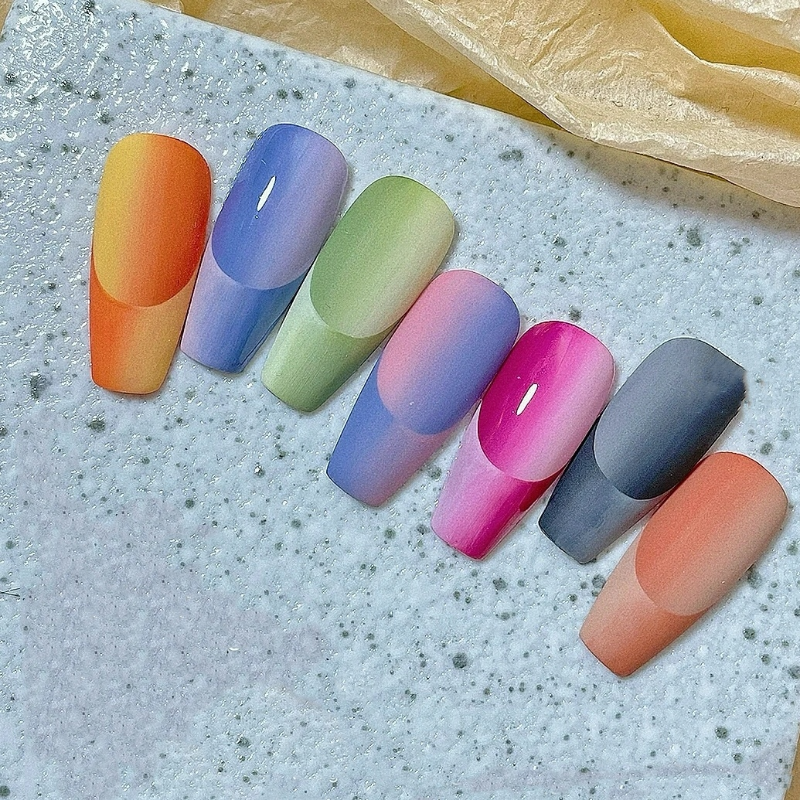 Spatial Two-color Gradient French Mirror Wear Manicure