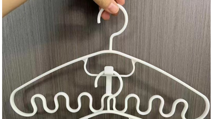 Wave Coat Hanger Wardrobe Plastic Traceless Sling